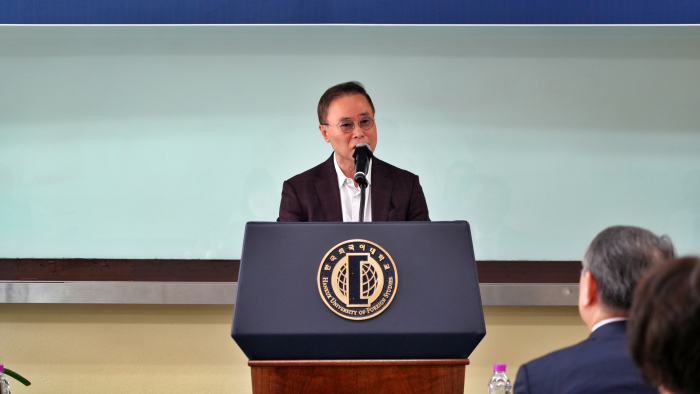 황용태(영어 70) Y. T. Hwang Family Foundation 회장, 강의실 헌정식 개최 이미지